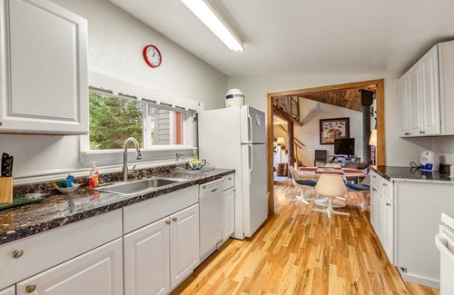 Seabeck Cottage | Water-view cottage on Hood Canal - wood stove, beach access, kayaks - 1 Dog OK