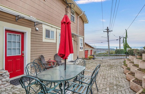 Everett House | Water view, large 2 bedroom in N Everett