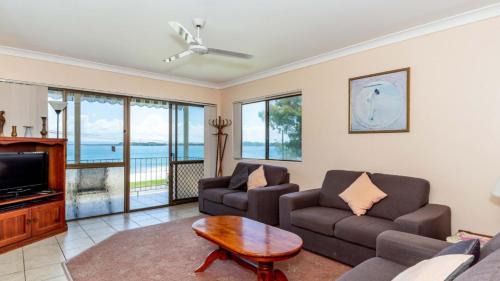 Bongaree House | Water Views - Top Floor -Clearview Apartments South Esp, Bongaree