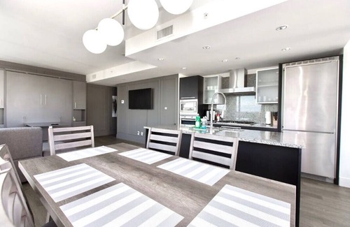 Downtown Victoria Hotel | Waterfalls Hotel in Downtown With Stunning Views!