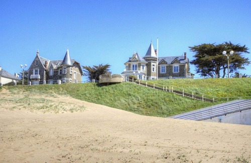 Tharon-Plage Cottage | Waterfront 2-Bedroom Cottage with Terrace in Saint-Michel-Chef-Chef