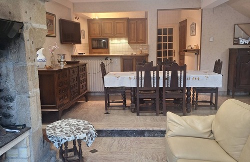 Altillac House | Waterfront house in Beaulieu/Dordogne 6 air-conditioned bedrooms