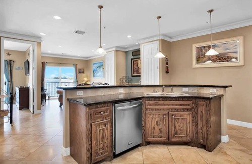 Seven Coves Condo | WATERFRONT 2/2 CONDO BOAT DOCK/SLIP RESTAURANT KAYAK AMENITIES GRD. FL Sleeps 8