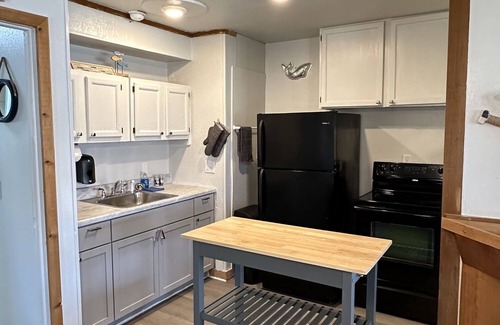 Grove Apartment | Waterfront 2 Bedroom/Duplex H/Remodeled 2024