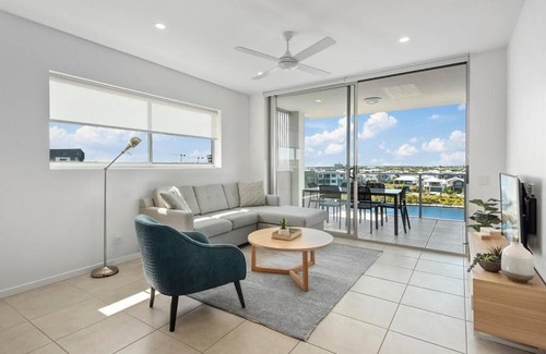 Birtinya Apartment | Waterfront 2brm resort style apartment