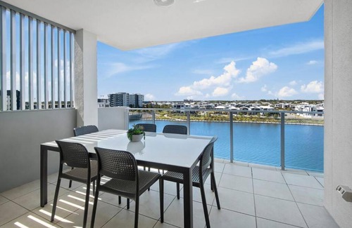 Birtinya Apartment | Waterfront 2brm resort style apartment