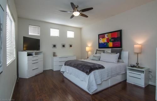 McCormick Ranch House | Waterfront-2nd Flr-3br-fireworks-private-gated