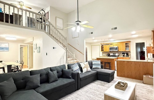 La Porte House | Waterfront 3bed/2bath with Hot Tub/Jacuzzi near Kemah Boardwalk NASA Galveston