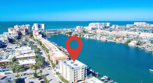 Clearwater Beach Apartment | Waterfront -3BR - 2Kings -Pool Balcony - Beach
