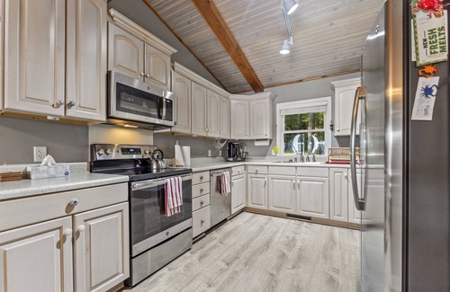 Heathsville House | Waterfront 3BR/3BA Getaway: Beach, Dock, Firepit! AMAZING Sweeping VIEWS!