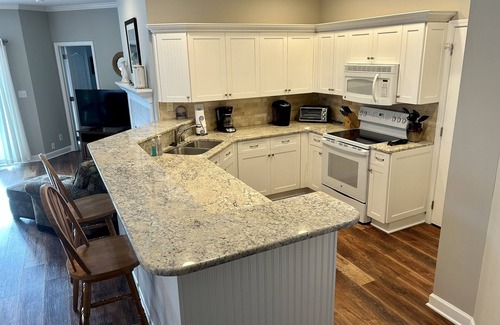 Cornelius Condo | Waterfront 3BR Condo, 1st Floor, Pool and Tennis