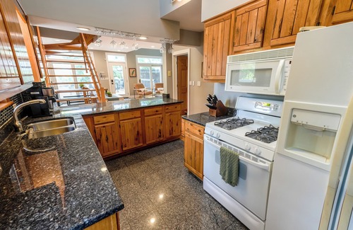 Twin Lakes House | Waterfront Adventure & Relaxation: Kayaks, SUP, and Hot Tub on Site