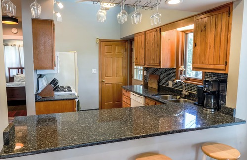 Twin Lakes House | Waterfront Adventure & Relaxation: Kayaks, SUP, and Hot Tub on Site