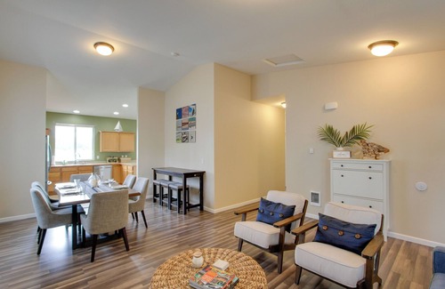 Allyn House | Waterfront Allyn Home with Fire Pit + 2 Kayaks!