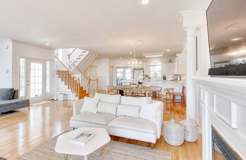 Crystal Beach House | WATERFRONT Beach House Just Steps From Private Side of Crystal Beach