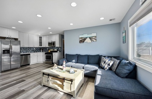 Pebble Beach House | Waterfront Beach House: Sleeps 6, 2 full bath