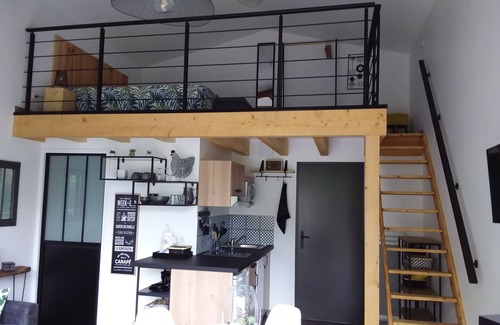 Le Vanneau-Irleau Apartment | Waterfront cabin