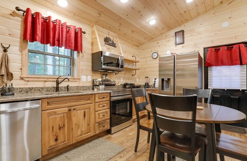 Harrisonville Cabin | WATERFRONT CABIN PRIVATE BEACH HOT TUB FIRE RING FISH HIKE KAYAK