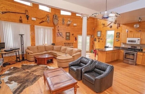 Newton Cabin | WATERFRONT CABIN