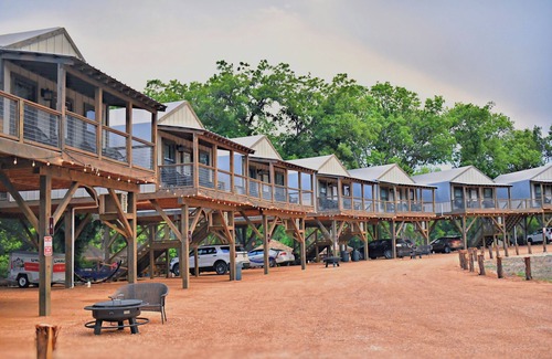 Sutherland Springs Cabin | Waterfront Cabin with Kayaking, Paddle boarding, Pool, Hot Tub & more! - RC21