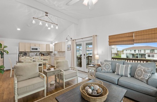 City-by-the Sea House | Waterfront Canal home! Private Pool, Hot Tub, Fishing, Dock your Boat!