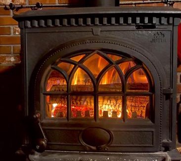 Chertsey Ski Chalet | Waterfront Chalet - Serendipity Hideaway - Swim, Paddleboards, Cozy Firepit, Family-Friendly, WiFi