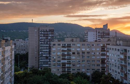 Obuda Apartment | Waterfront City apt Buda Hills Views&Free parking