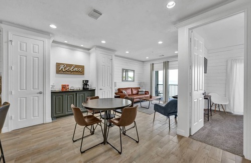 Seven Coves Condo | Waterfront Condo near Festival with Pool, Boat Access, Tennis Courts & Fully Equipped Kitchen