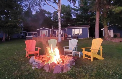 Selwyn Cottage | Waterfront Cottage ~ Fireplace ~ Kawartha