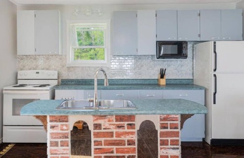 Naufrage Cottage | Waterfront Cottage in Georgetown