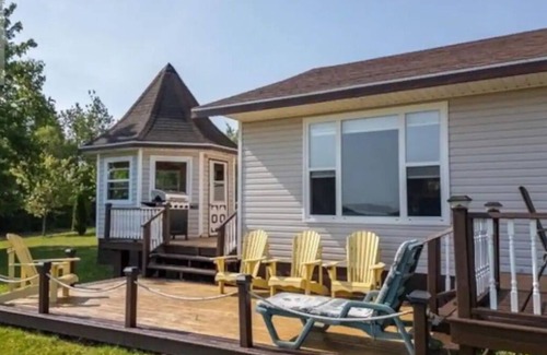 Naufrage Cottage | Waterfront Cottage in Georgetown