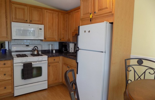 Hammondsport Cottage | Waterfront Cottage with moorage on Keuka Lake