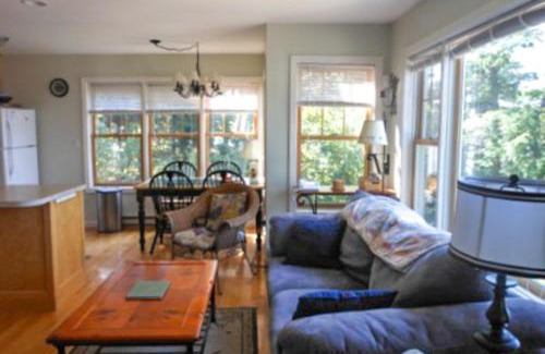 Meredith House | Waterfront Delight at Spindle Point
