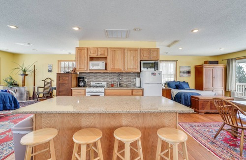 Forest Lake Apartment | Waterfront Forest Lake Studio w/Shared Dock!