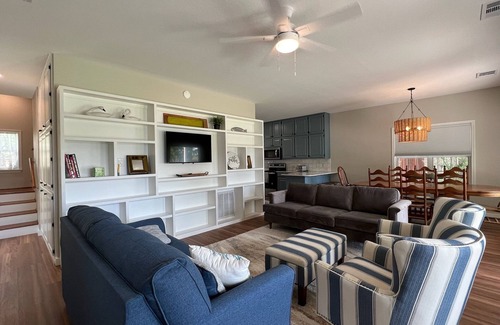 Burnet House | Waterfront Fun on Inks Lake