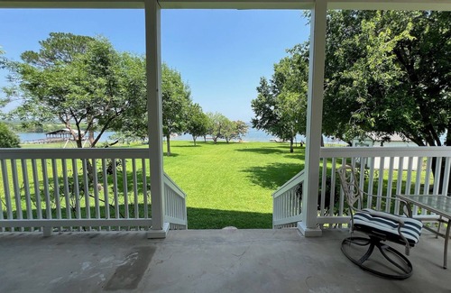 Burnet House | Waterfront Fun on Inks Lake