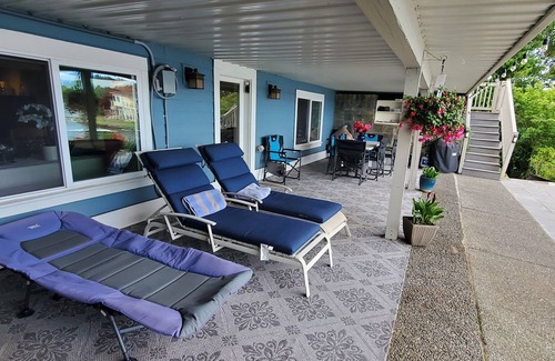 Lake Stevens House | Waterfront Gated, Breathtaking Mountain & Lake View Guest House on Lake Stevens!