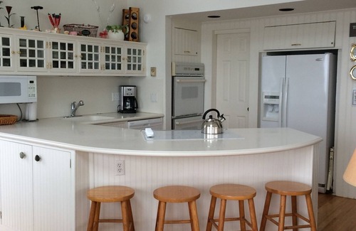 Edgartown House | Waterfront Getaway With Beautiful Views Of Senge Pond.