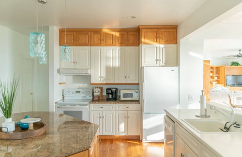 Davis Wharf House | Waterfront, Gorgeous 4 BDR, 3 BA Beautiful views & sunsets