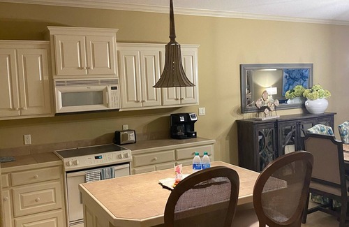 Lake Hamilton Condo | Waterfront Ground level condo on Lake Hamilton