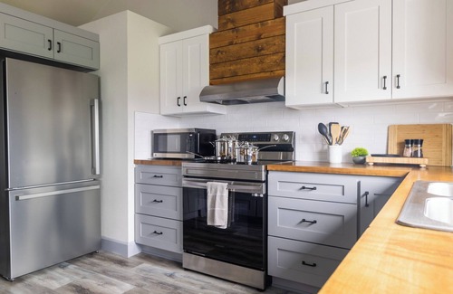 Cathlamet House | Waterfront Haven w/Stunning Views & Guided Fishing Trips - Puget Island Escape