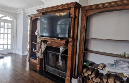 Hudson Villa | Waterfront heated pool seasonal Acre yard BBQ
