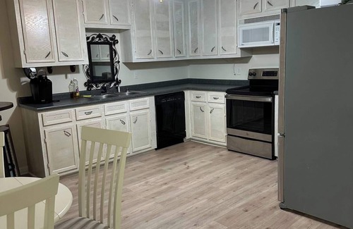 White Oak House | Waterfront home/dock & 2 kitchens/view 10 minutes from Carolina adventure world