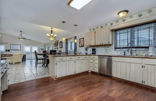 Woods N Waters House | Waterfront Home Easy Gulf & River/springs Access Panoramic Views With Kayaks