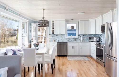 Charlestown Cottage | Waterfront home with private dock, kayaks & paddleboard!