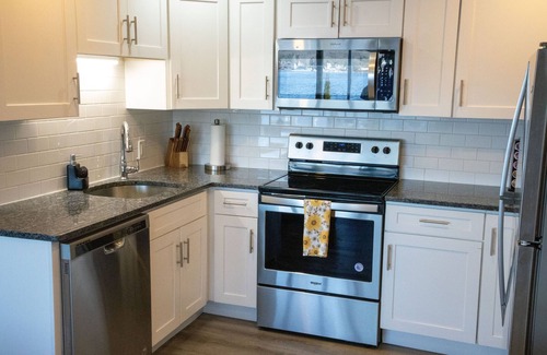 Conning Towers Nautilus Park Apartment | Waterfront Home with a View