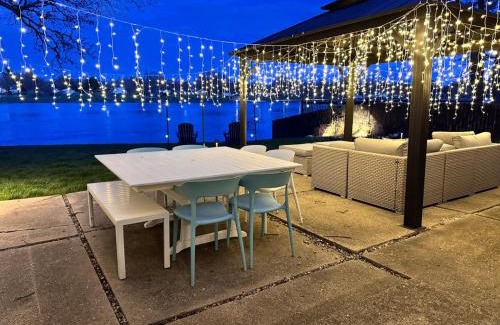 Rockford House | Waterfront Home with Arcade, MassageChair, Firepit, Infinity Game Table