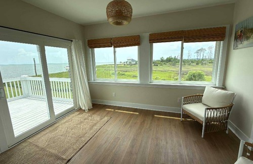 Sealevel House | Waterfront home with private sandy beach and pier on the Core Sound.n*Sleeps 12*