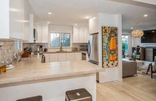 Clearwater Beach House | Waterfront house with brand new pool. Cozy home pet and family friendly.