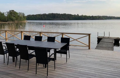 Bromma House | Waterfront house with jacuzzi & jetty in Stockholm